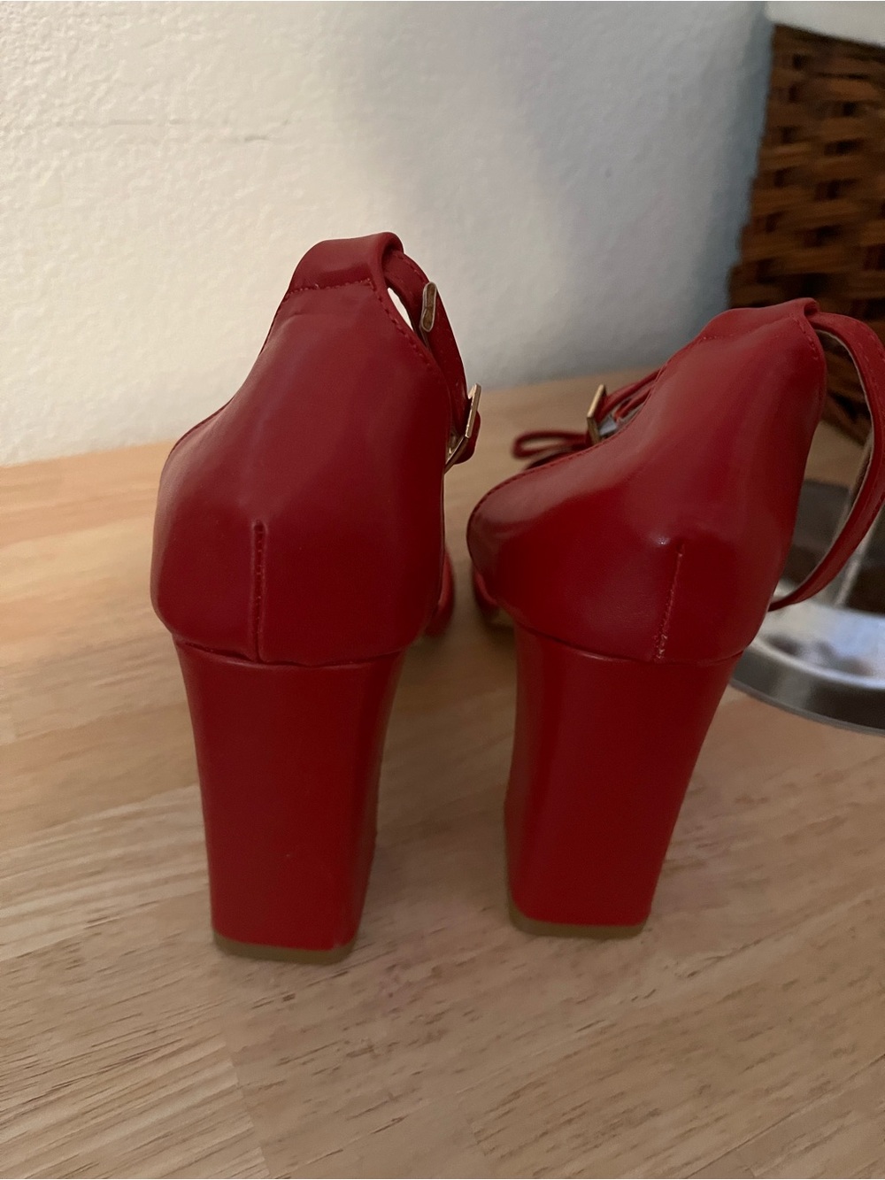 Venus Celia Red Pointed-Toe Bow Block Heels with Ankle Strap - Picture 9 of 9